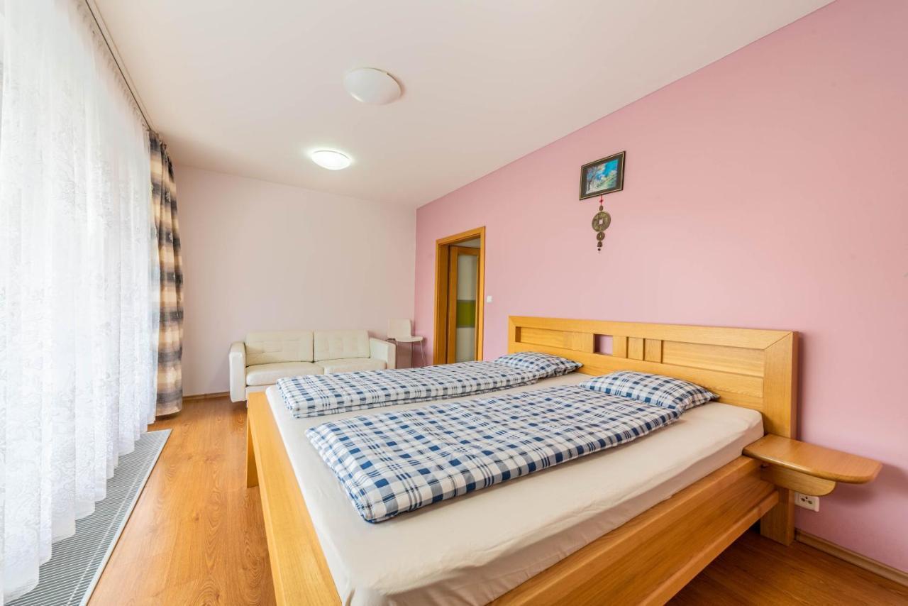 Krasne Ubytovani S Balkonem Daire