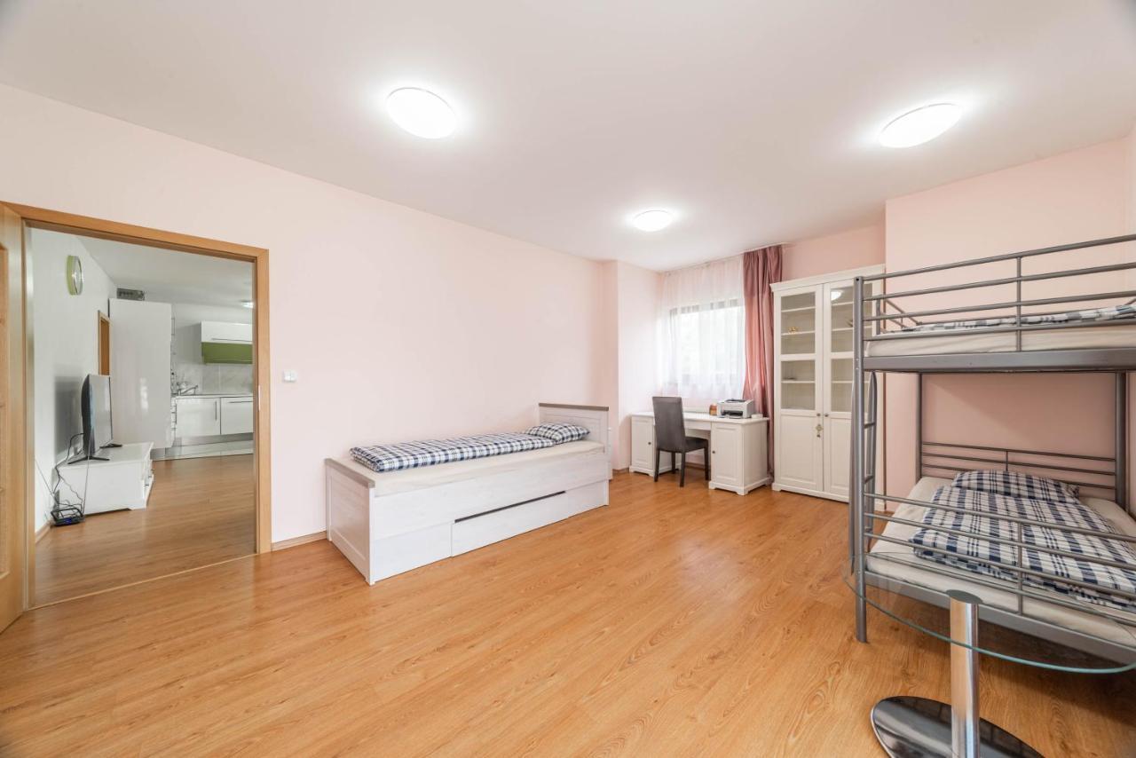 Krasne Ubytovani S Balkonem Daire