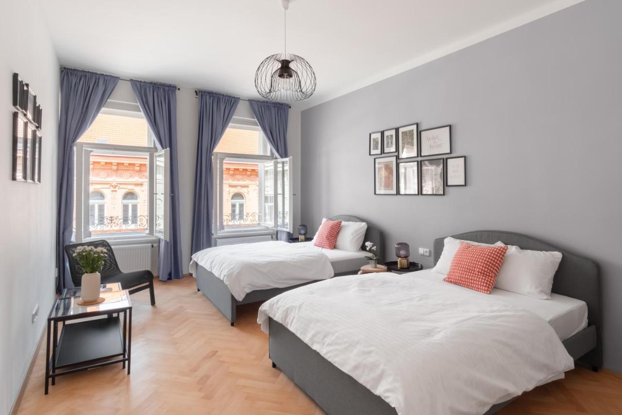 Next To Wenceslas Square By Days Apartment Prague