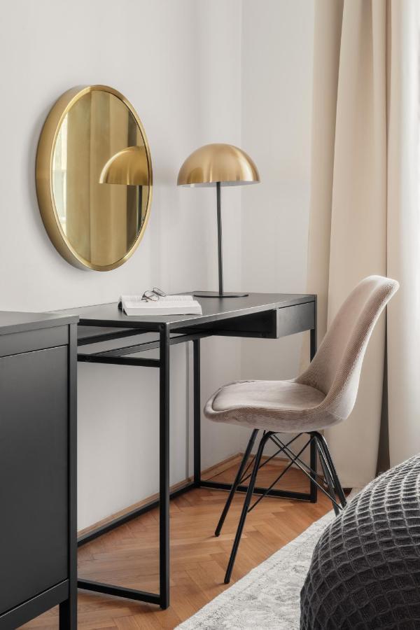 Days - Glamorous W Balcony Near Vltava River Apartamento