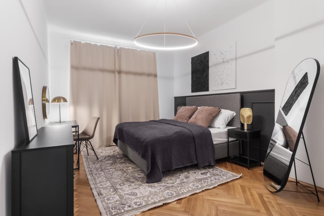 Days - Glamorous W Balcony Near Vltava River Apartamento Praga