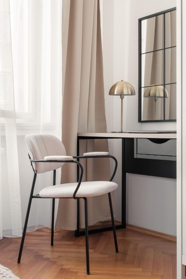 Days - Glamorous W Balcony Near Vltava River Apartamento
