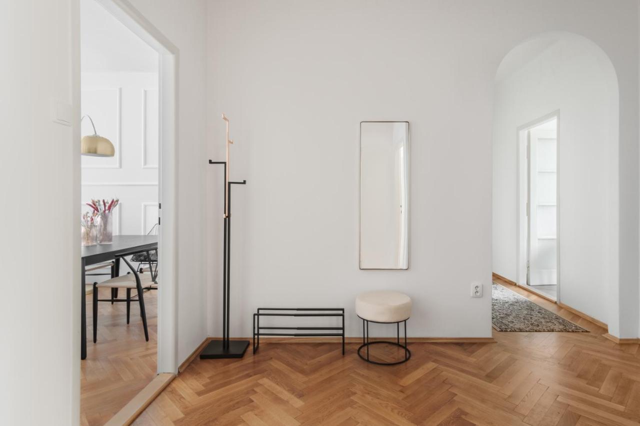 Days - Glamorous W Balcony Near Vltava River Apartamento *