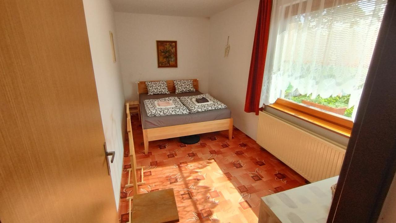 Zbraslav Old Garden Apartment *