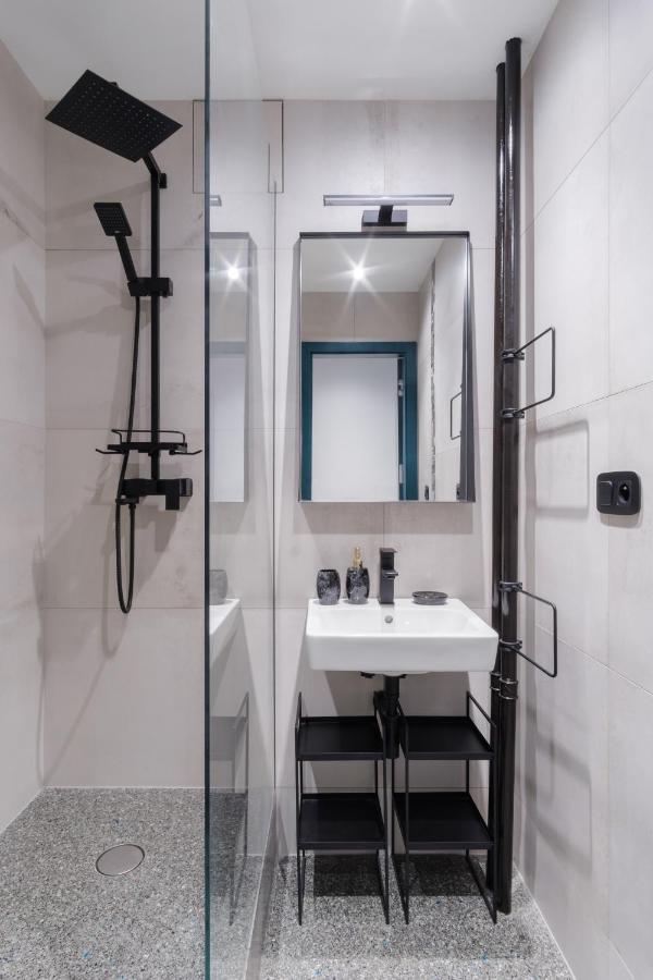 Apartment Days - Designer W Fold-up Bed - Trendy Neighborhood Prague