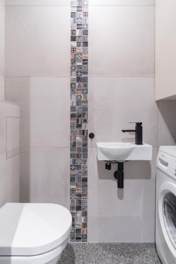 Days - Designer W Fold-up Bed - Trendy Neighborhood * Prague