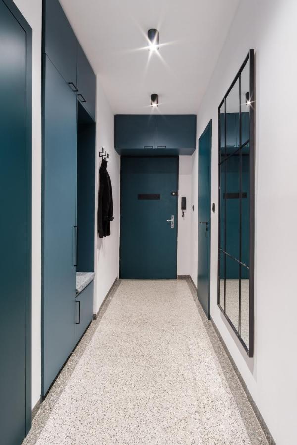 Days - Designer W Fold-up Bed - Trendy Neighborhood Apartment Prague