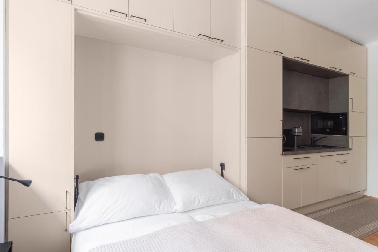 Apartment Days - Designer W Fold-up Bed - Trendy Neighborhood Prague