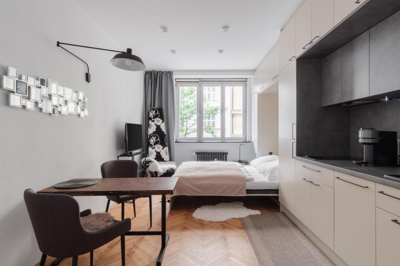 Days - Designer W Fold-up Bed - Trendy Neighborhood Apartment Prague
