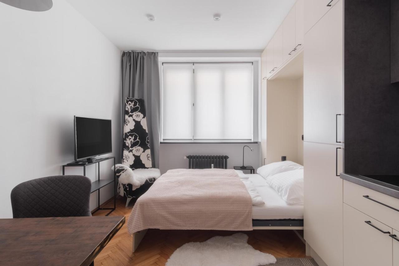 Days - Designer W Fold-up Bed - Trendy Neighborhood * Prague
