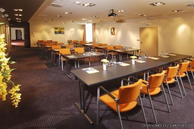Ea Crystal Palace Hotel