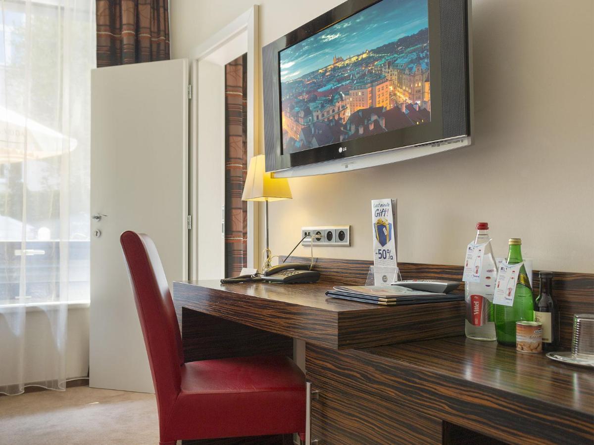 Ea Crystal Palace Hotel