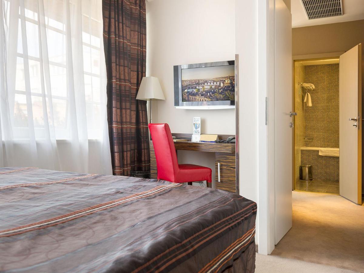 Ea Crystal Palace Hotel