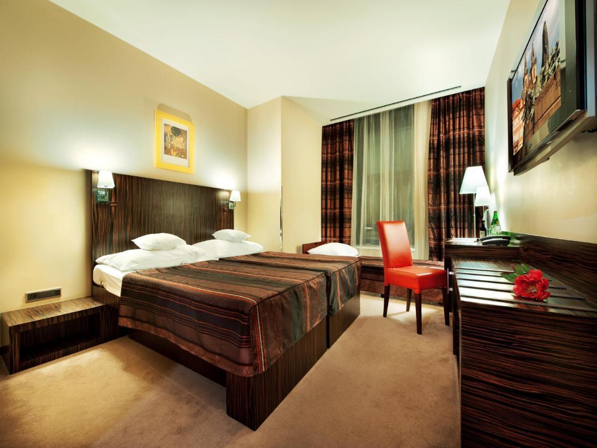 Ea Crystal Palace Hotel 4*