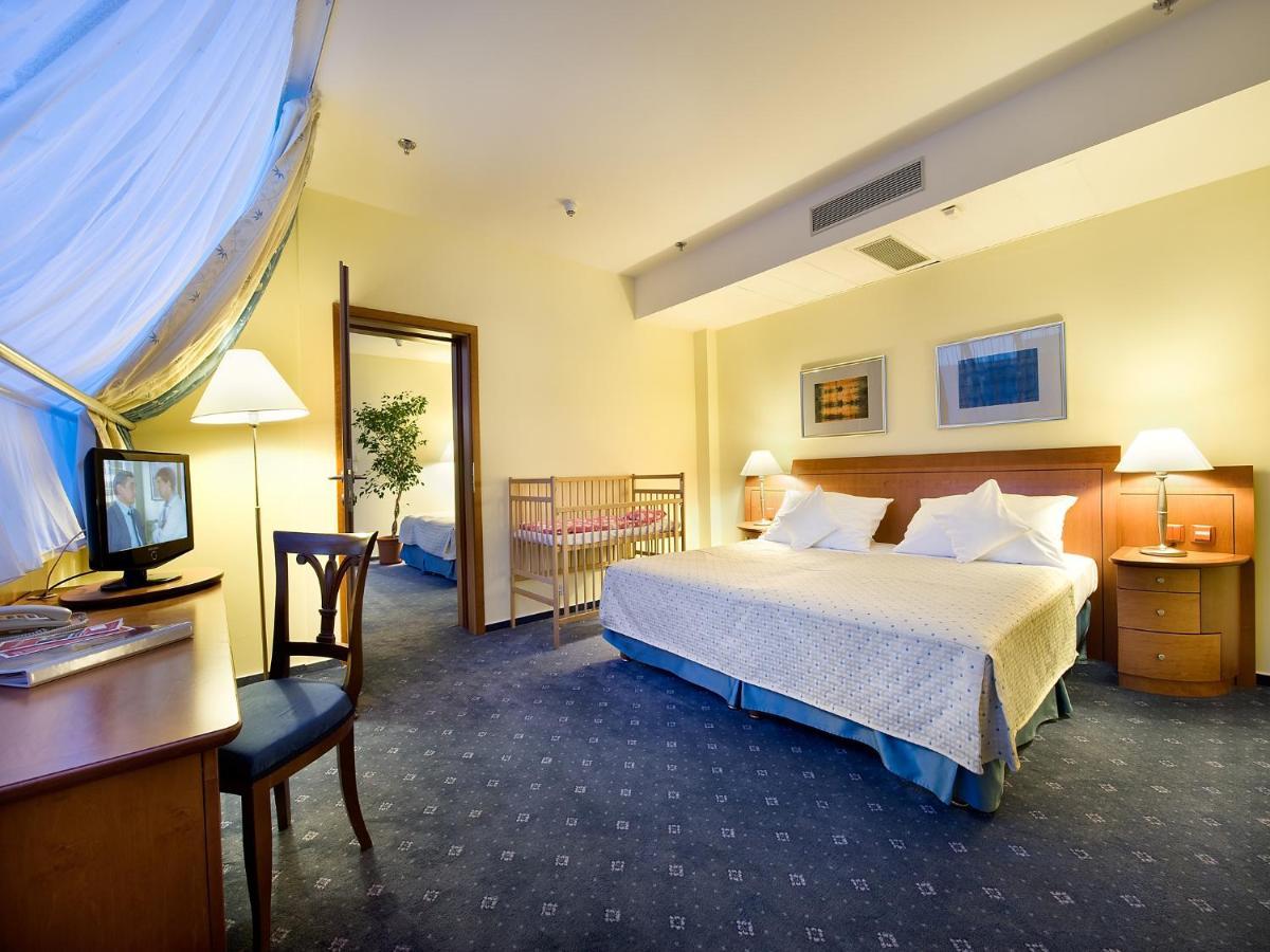 Ramada Centre Hotel 4*