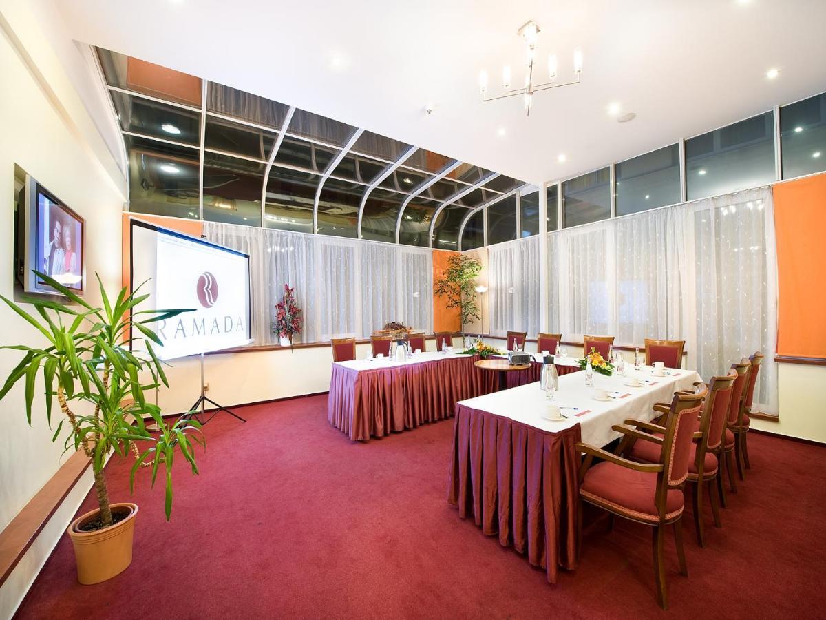 Ramada Centre Hotel 4*