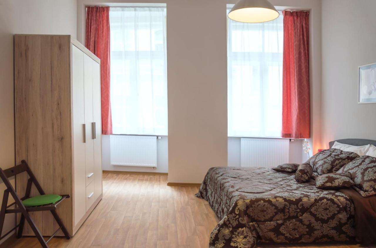 Krakovska 5 *