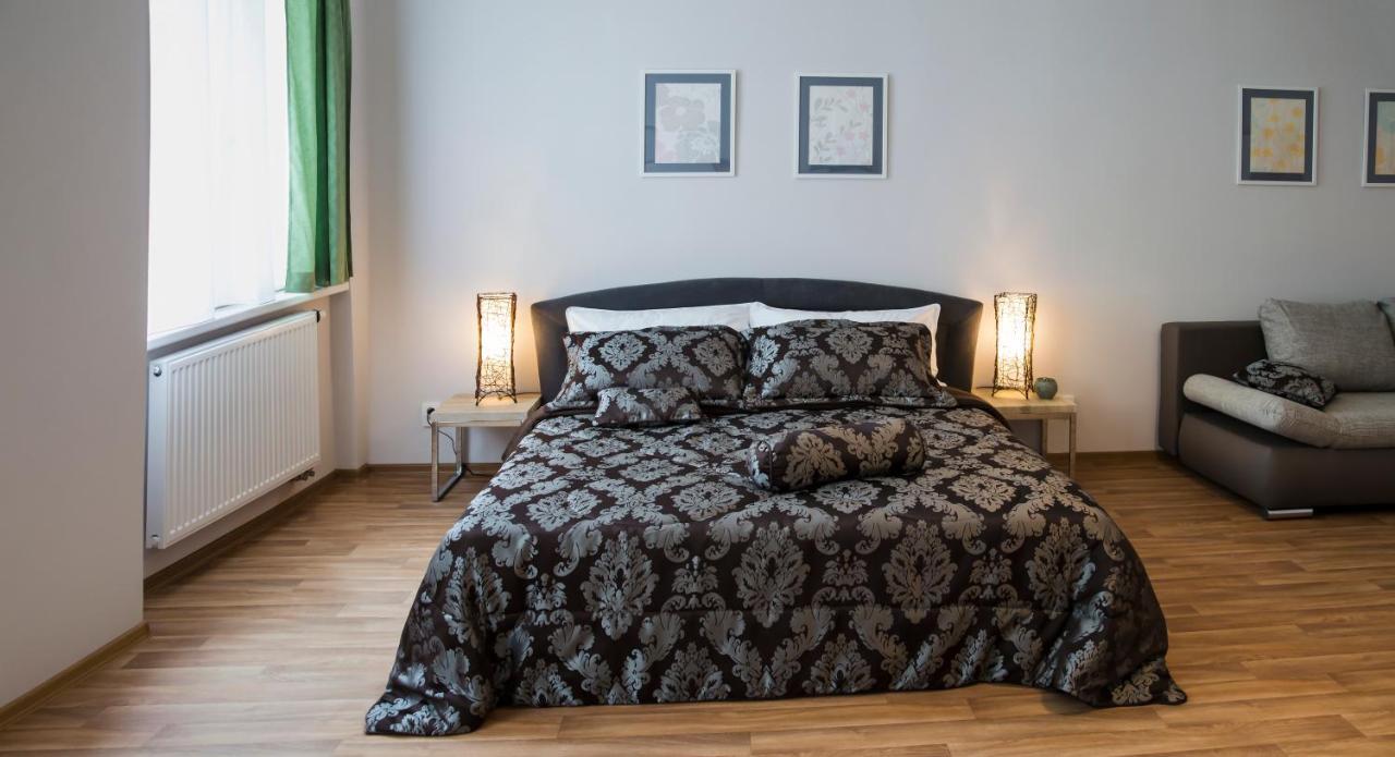 Krakovska 5 *