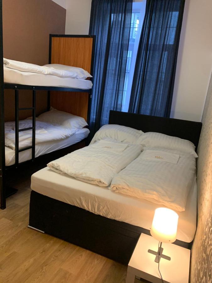 Helen U Namesti Miru Auberge de jeunesse