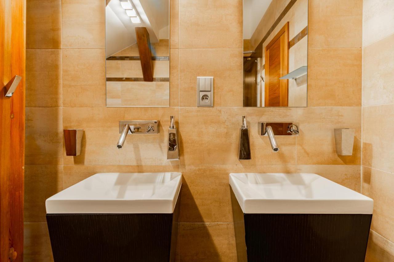 Days - Spacious 117m2 Attic Retreat W Ac - Near Old Town Sq * Praga