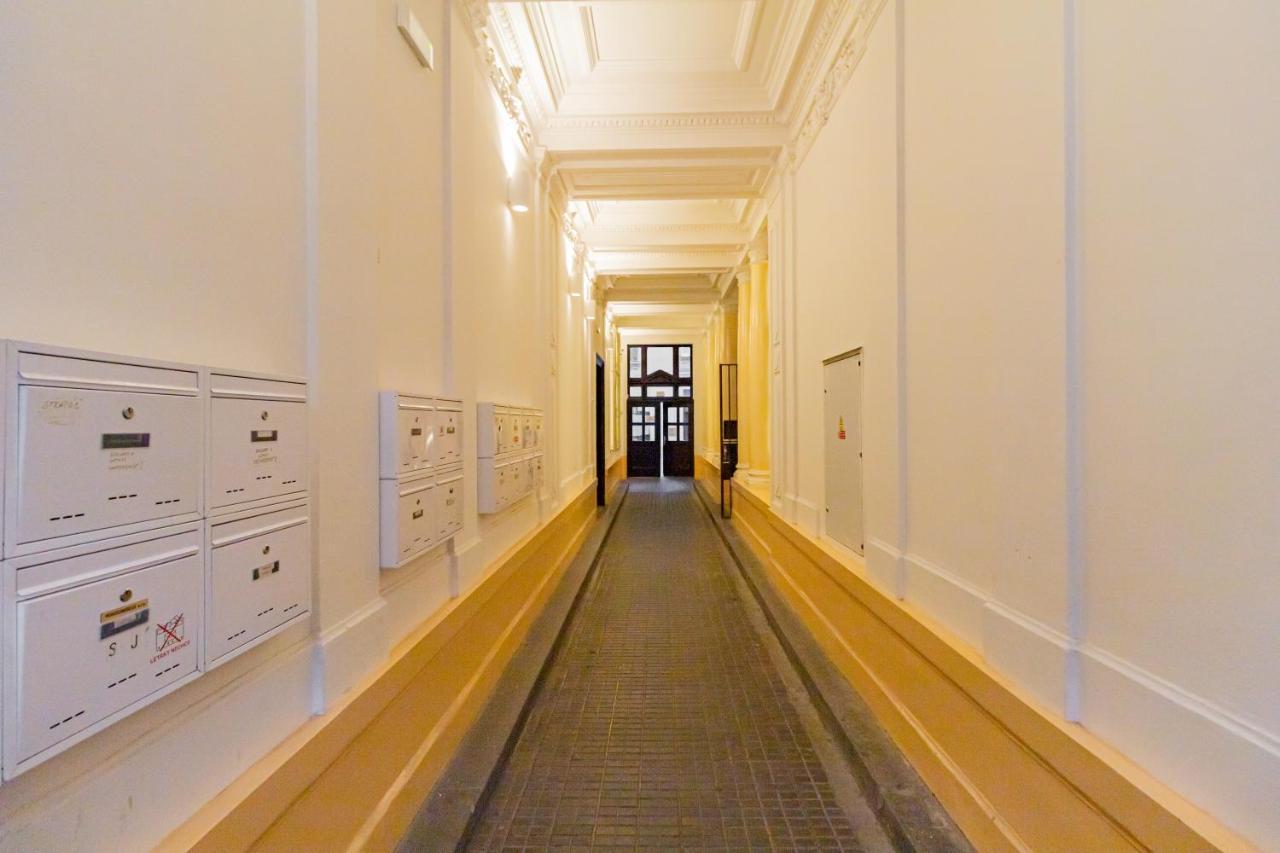Days - Spacious 117m2 Attic Retreat W Ac - Near Old Town Sq Apartamento *