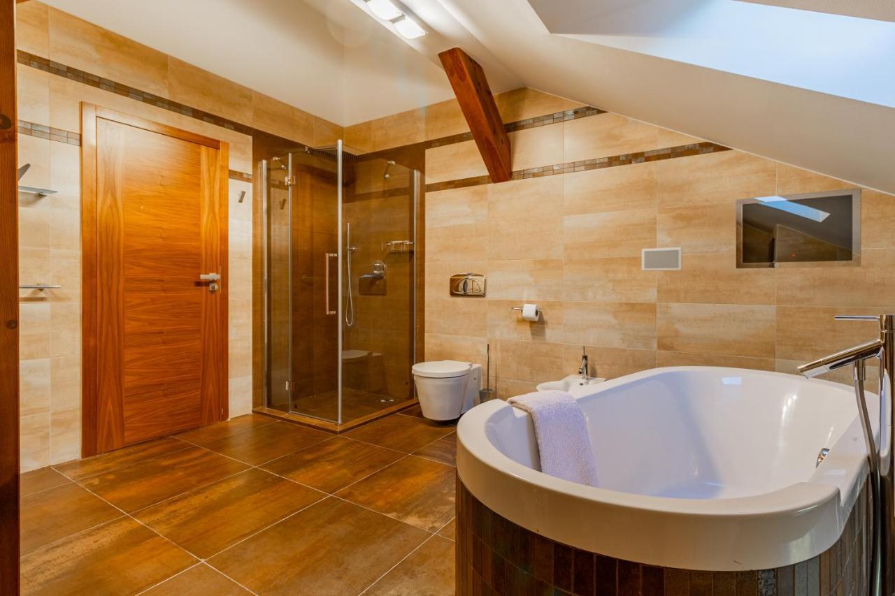Days - Spacious 117m2 Attic Retreat W Ac - Near Old Town Sq * Praga