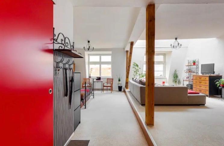 Lenka's Cozy Red + Lenka's Cozy Gold Apartment *