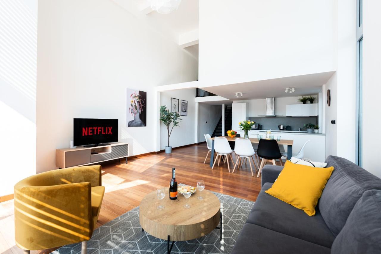Apartments With Large Balcony, Parking Prague *