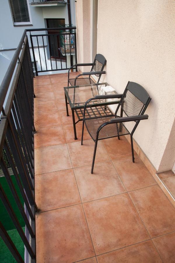2b Pechackova Family With Balcony By The River Apartamento *
