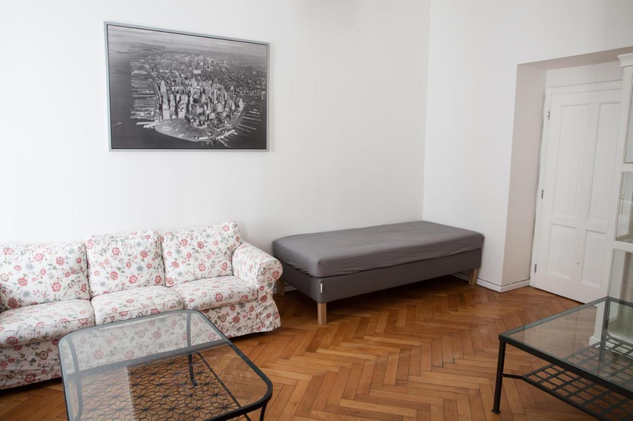 2b Pechackova Family With Balcony By The River Apartamento *