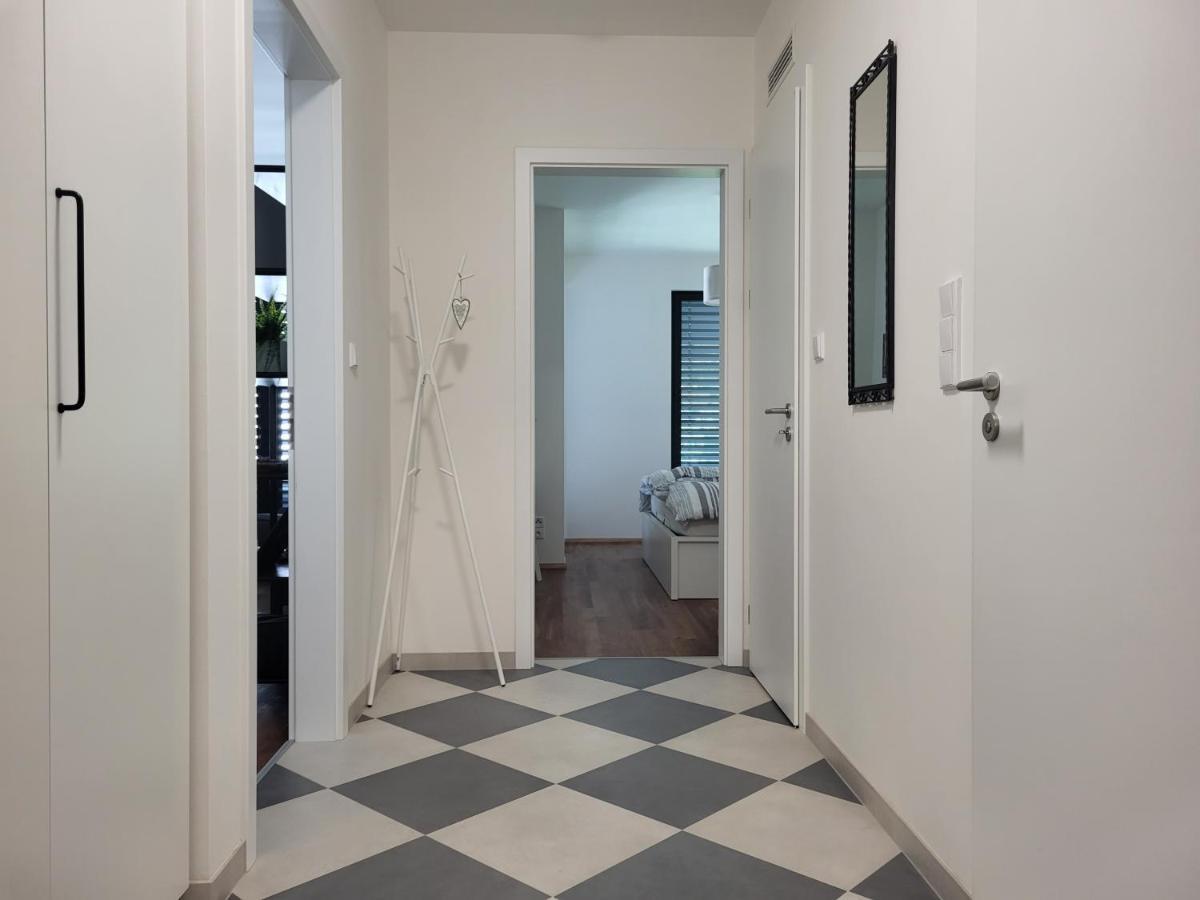 Apartment New In Karlin, 8, Close To Center