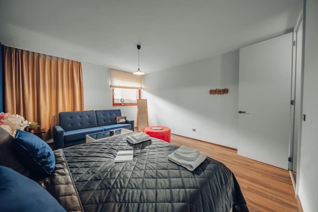 Design Architect With 2 Apartment Prague