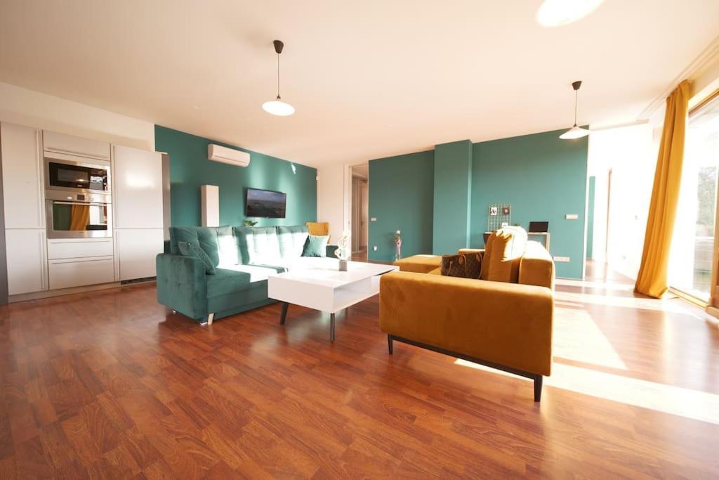 Design Architect With 2 Apartment Prague