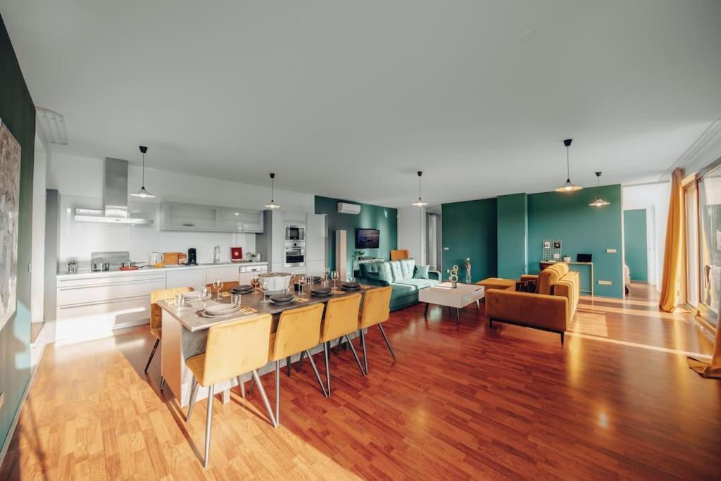 Design Architect With 2 Apartment Prague