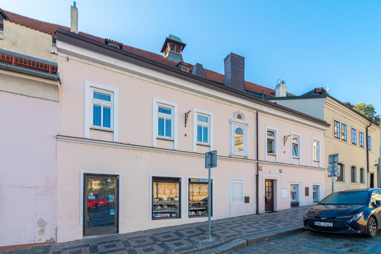 The Bookhouse, 5-bedroom By Castle Aparthotel Prague