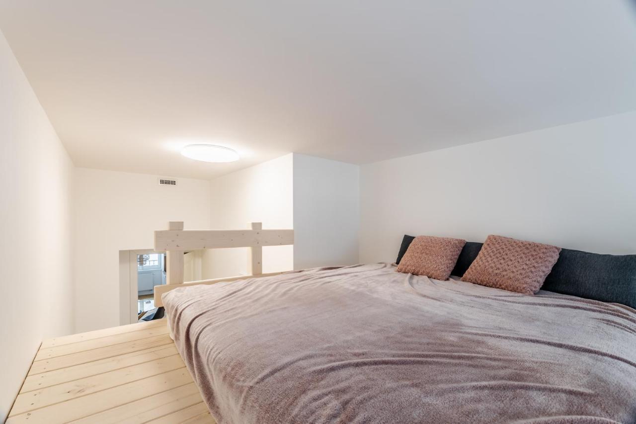 Elegant Located In The Centre Of Apartment