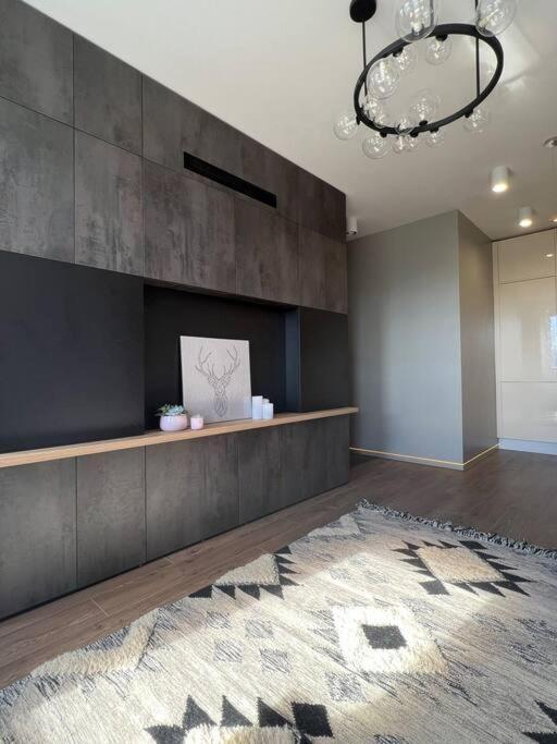 Luxury Pearl With Parking Place In Holesovice Appartement *