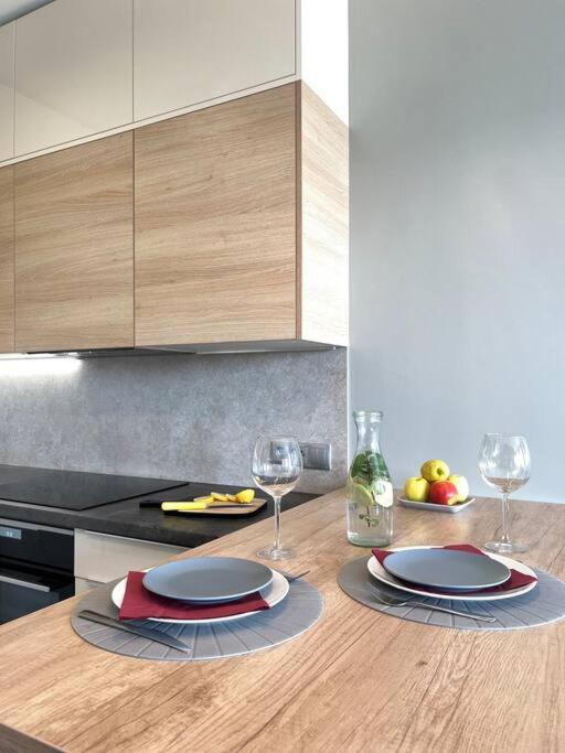 Luxury Pearl With Parking Place In Holesovice Appartement Prague