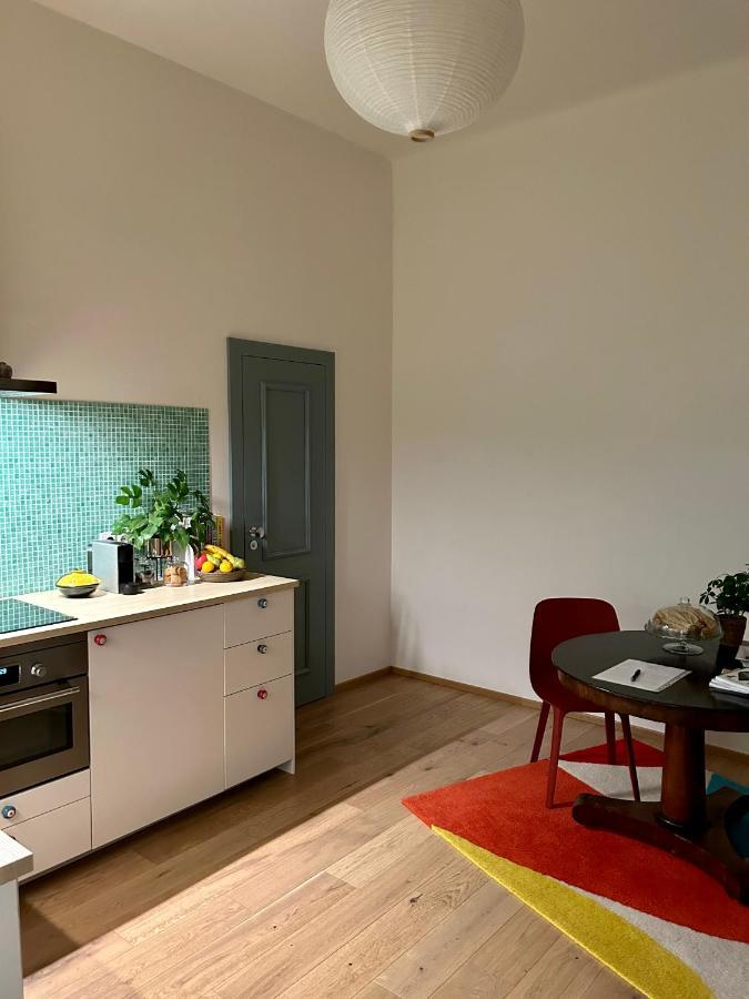Balcony & King Size Bed Appartement