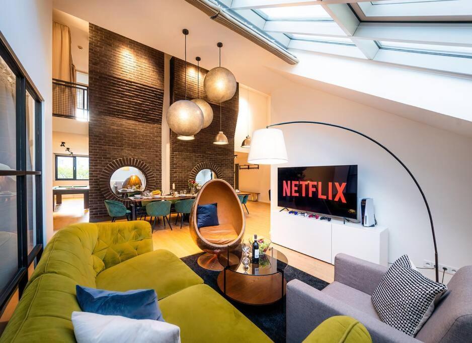 5br+2bath Old Town Industrial Penthouse, A/c Prague