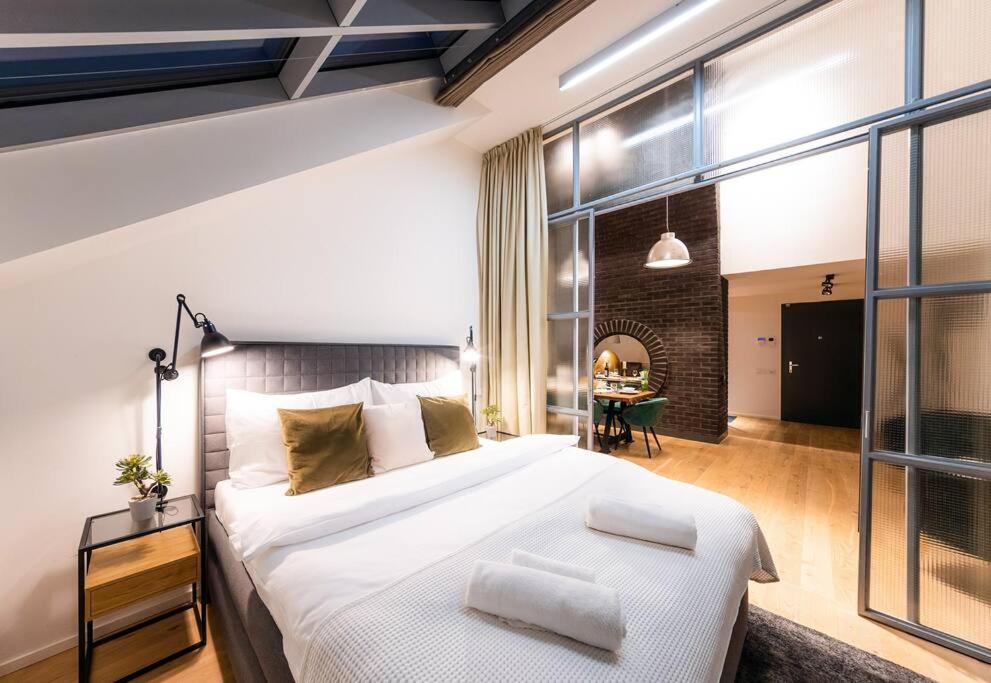 5br+2bath Old Town Industrial Penthouse, A/c * Prague