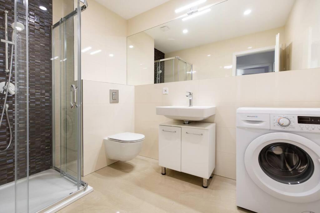 Centrally Located Gem In Praga