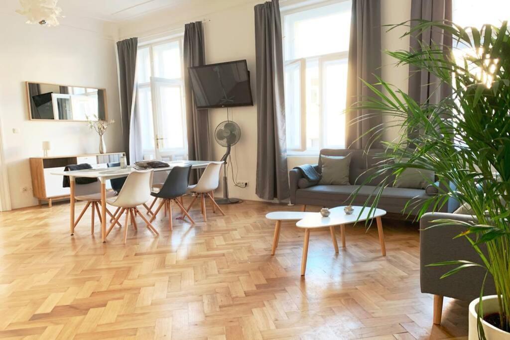 Vip Center Apartment *