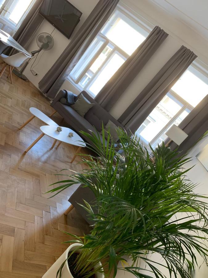 Vip Center Apartment *