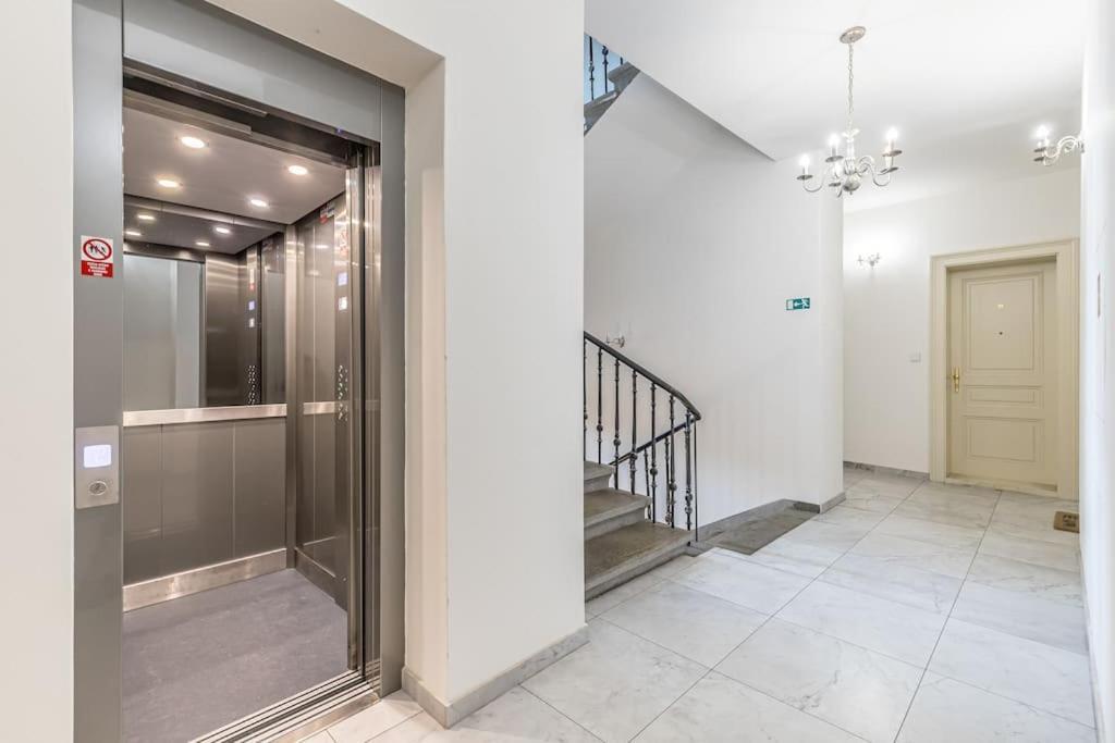 Cozy Quiet New In Karlin Square Daire Prag
