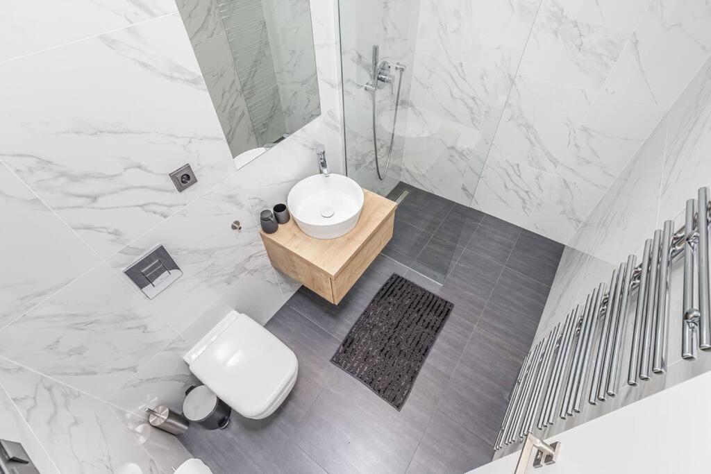 Cozy Quiet New In Karlin Square Daire Prag