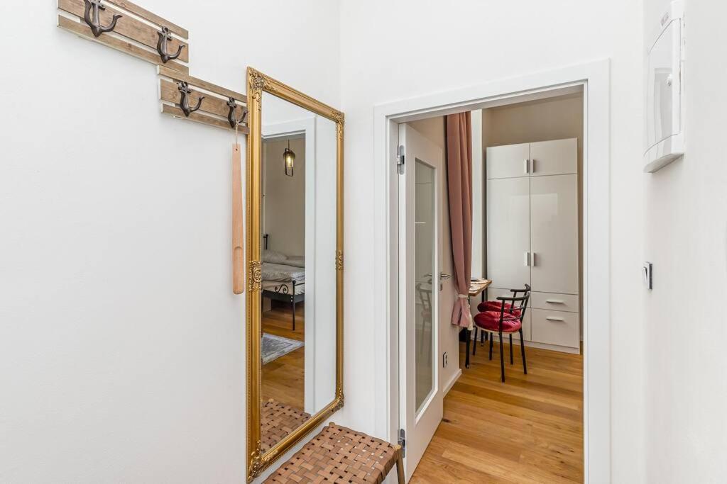 Cozy Quiet New In Karlin Square Apartment