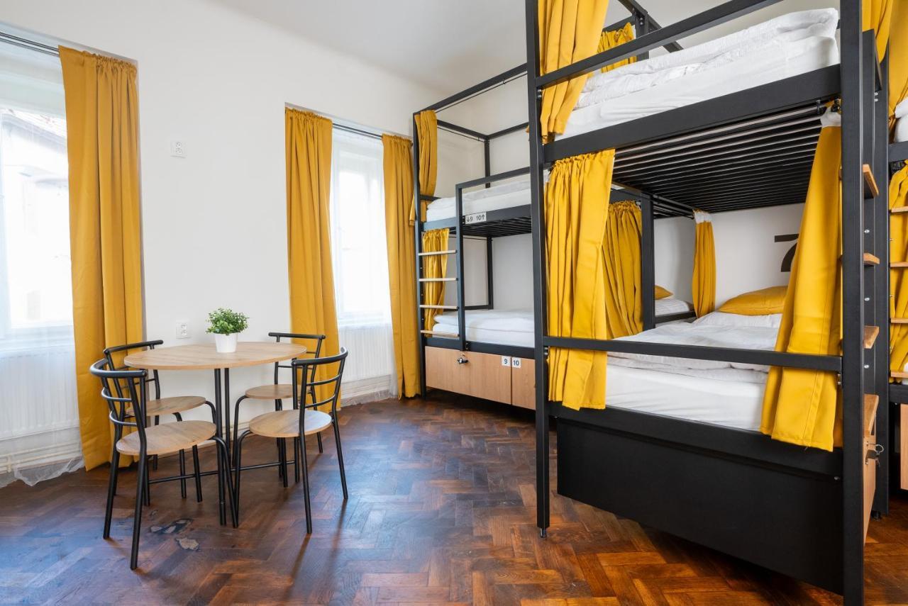 Hostel White Wolf House & *