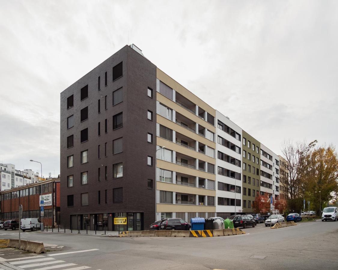 Apartment Days - Stylish W Balcony - Trendy Neighborhood