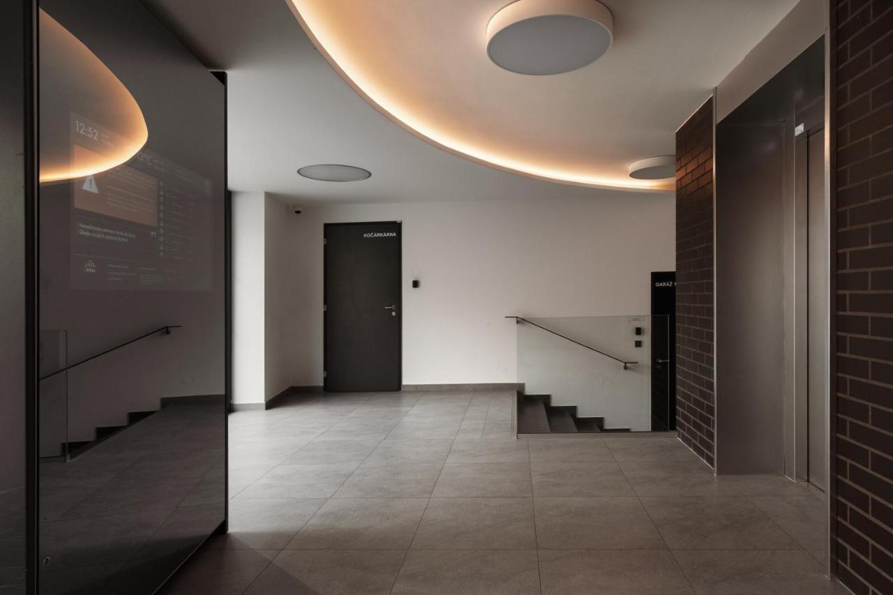Days - Stylish W Balcony - Trendy Neighborhood